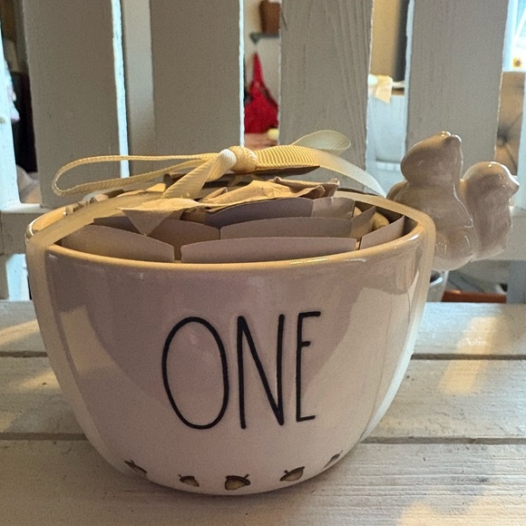 Rae Dunn Ceramic Measuring Cups with Chipmunk 🐿️ Accent - Picture 4 of 5